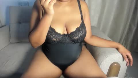 Snapshot of esmeray_ chatting on October 2025 11:36:02 PM Esme online show from October 2025 11:36:02 PM