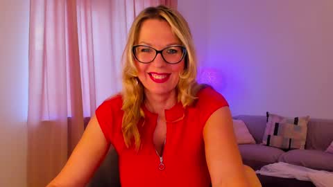 Esmi online show from December 2024 01:55:01 PM