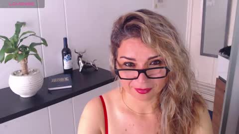 Juliana online show from December 2024 01:44:02 PM