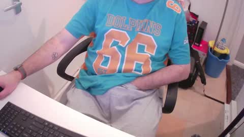 Snapshot of essex_wild chatting on February 2025 09:27:02 PM Morph online show from February 2025 09:27:02 PM