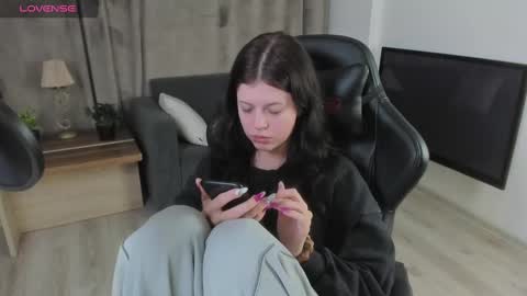 esteria online show from December 2024 06:49:02 PM