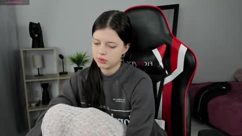 esteria online show from December 2024 12:02:01 AM