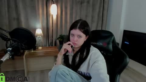 esteria online show from December 2024 04:04:02 AM