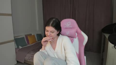 esteria online show from December 2024 02:51:01 AM