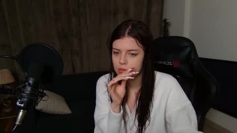 esteria online show from January 2025 02:20:01 AM