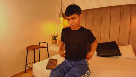 Esteban online show from September 2025 07:49:02 PM