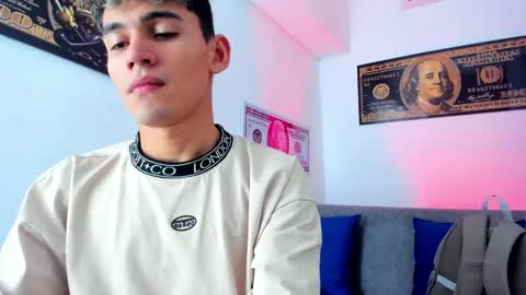 Esteban online show from December 2024 12:01:02 PM