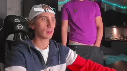 Snapshot of esthetics_boys chatting on October 2025 08:07:02 PM LOUIS online show from October 2025 08:07:02 PM