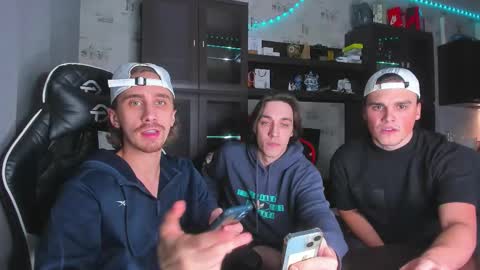 Snapshot of esthetics_boys chatting on November 2025 12:22:02 AM LOUIS online show from November 2025 12:22:02 AM