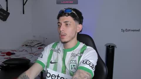 Snapshot of estivenvel chatting on October 2025 06:58:02 PM estivenvel online show from October 2025 06:58:02 PM