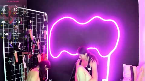 Cloe and Megan online show from October 2025 05:47:03 PM