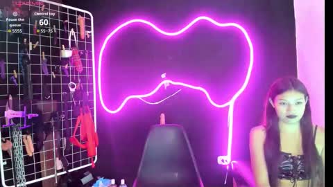 Cloe and Megan online show from November 2025 10:18:02 PM