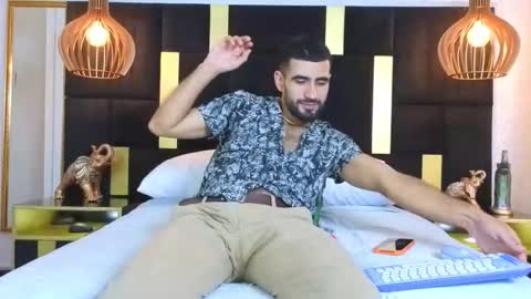 Ethan online show from November 2025 07:37:01 PM