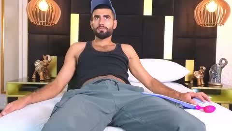 Ethan online show from November 2025 08:42:01 PM