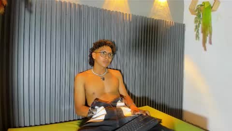 Ethan online show from November 2025 11:48:01 PM