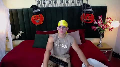 ETHAN RODGERS online show from November 2025 08:22:02 PM