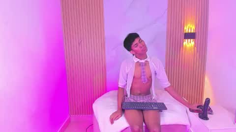 Snapshot of ethan_thouse chatting on October 2025 07:20:01 PM ethan_thouse online show from October 2025 07:20:01 PM