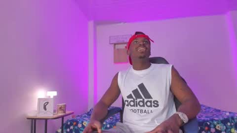 Snapshot of ethan_travis0 chatting on October 2025 08:17:01 PM ethan travis online show from October 2025 08:17:01 PM