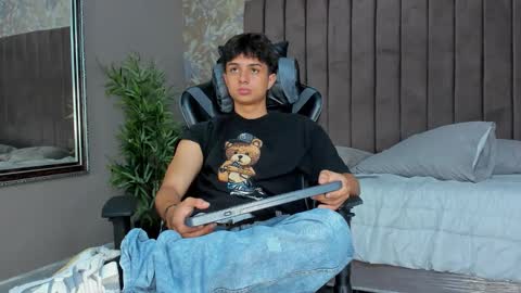 ethanlowell online show from September 2025 06:06:02 AM