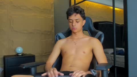 ethanlowell online show from October 2025 06:53:02 AM