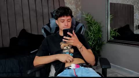 ethanlowell online show from October 2025 04:22:01 AM