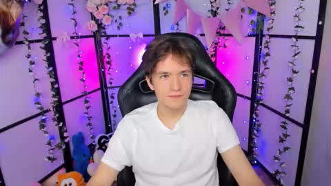 Ethan online show from October 2025 08:51:02 PM