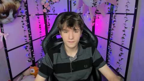 Ethan online show from October 2025 09:04:02 PM