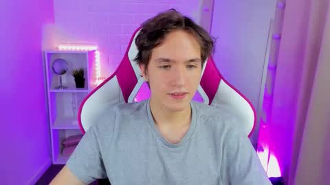 Ethan online show from November 2025 12:49:01 PM