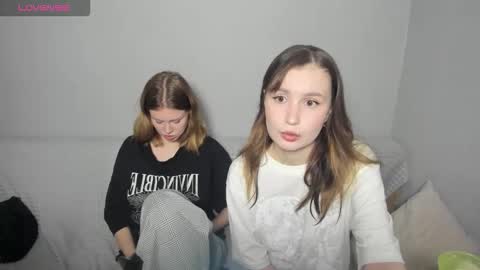 Snapshot of eumomino chatting on September 2025 02:32:01 PM Veronica Tiia Lilith left to right online show from September 2025 02:32:01 PM