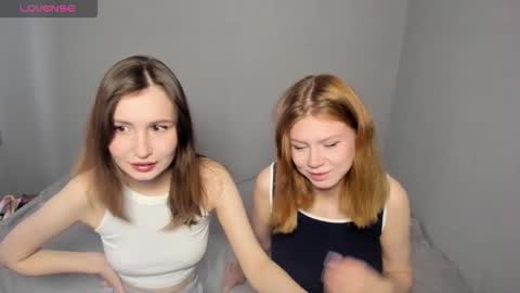 Snapshot of eumomino chatting on October 2025 04:11:01 AM Veronica Tiia Lilith left to right online show from October 2025 04:11:01 AM