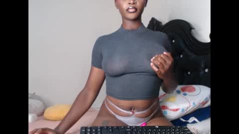 Snapshot of euphoric_cosmos chatting on December 2025 12:49:02 AM euphoria online show from December 2025 12:49:02 AM