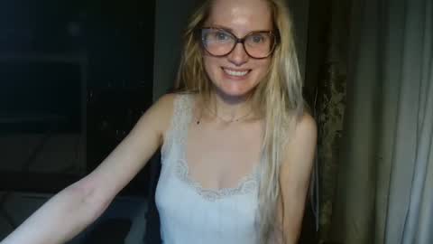 Snapshot of eva2323 chatting on March 2025 04:06:02 PM eva2323 online show from March 2025 04:06:02 PM