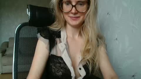 Snapshot of eva2323 chatting on September 2025 06:04:01 AM eva2323 online show from September 2025 06:04:01 AM