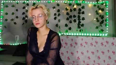 eva_forrest online show from September 2025 06:52:02 PM
