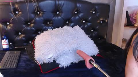 Eva Notty  online show from December 2024 03:46:01 PM