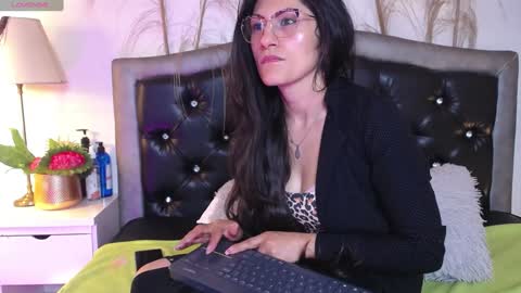 Eva Notty  online show from January 2025 01:42:02 PM