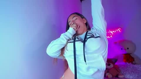 Eva Shinee online show from February 2025 10:29:02 AM