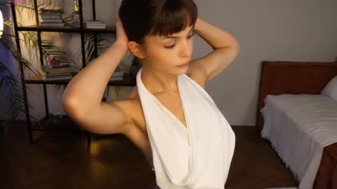 Hello my name is Eva its my first day here online show from September 2025 08:16:01 AM