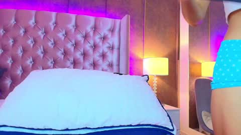 EVA CLOEE online show from February 2025 01:49:02 AM