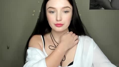 Snapshot of evaamillerr chatting on December 2024 09:52:02 PM Eva online show from December 2024 09:52:02 PM