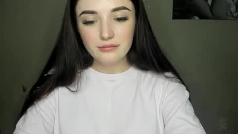 Snapshot of evaamillerr chatting on January 2025 09:42:01 PM Eva online show from January 2025 09:42:01 PM