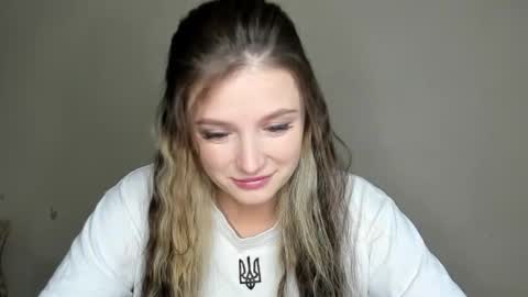 Snapshot of evaamillerr chatting on November 2025 11:01:02 AM Eva online show from November 2025 11:01:02 AM