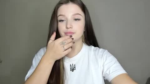 Snapshot of evaamillerr chatting on November 2025 09:40:01 AM Eva online show from November 2025 09:40:01 AM