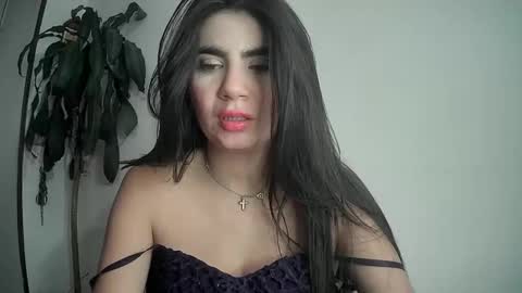 evacollins12 online show from February 2025 03:27:01 AM