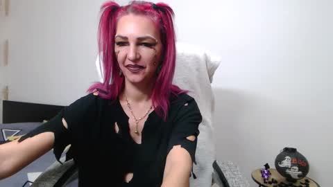 Snapshot of evadesireone chatting on October 2025 10:38:02 AM EvadesireONE online show from October 2025 10:38:02 AM