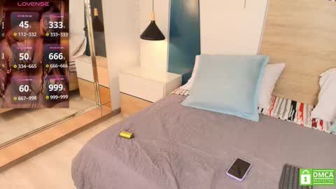 Evadne online show from October 2025 07:14:01 PM