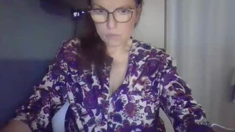 evaglad online show from October 2025 02:36:02 PM