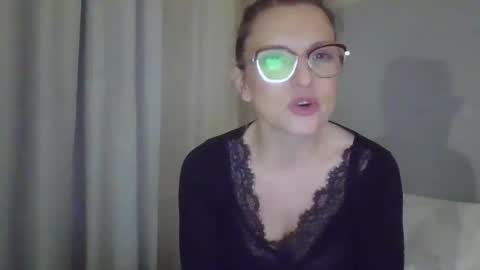 evaglad online show from November 2025 06:18:02 PM