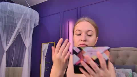 evahariss1 online show from September 2025 06:35:01 AM