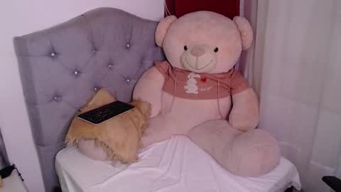 evangelineblossom03 online show from January 2025 01:38:01 PM